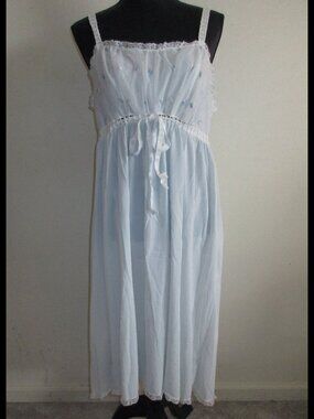 Vintage 1960's Tempo Light Blue Nylon Babydoll Nightgown w/Embroidered Flowers